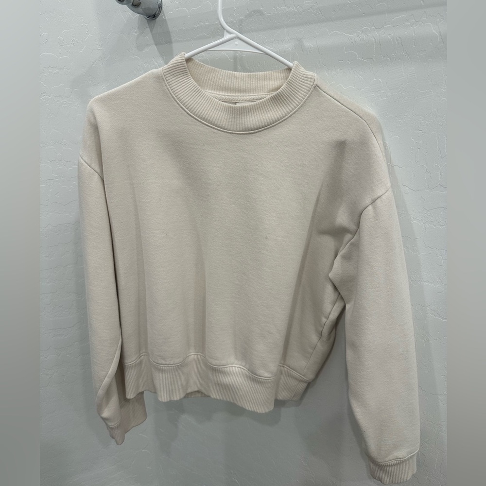 Cream sweat shirt